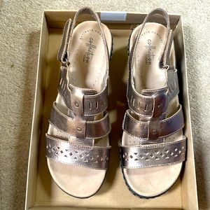 Clarks women’s sandals size 9. WIDE